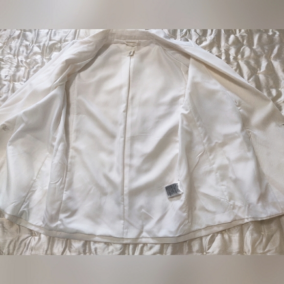 NWOT H&M White Blazer. - Picture 5 of 10